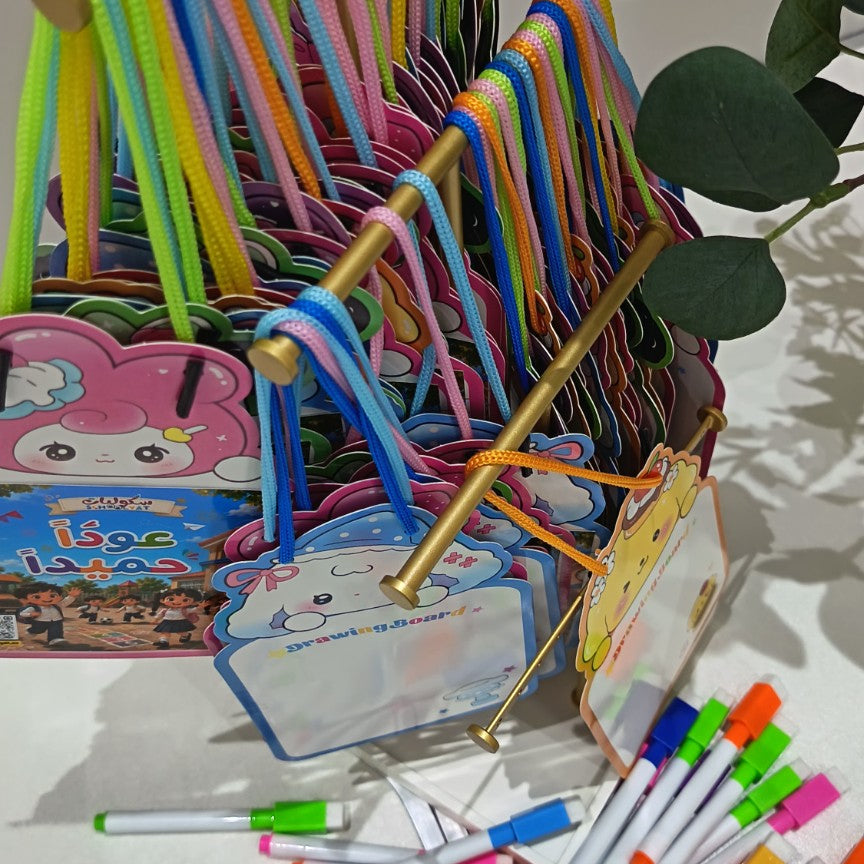 سبورة كتابة صغيرة مع قلم – ثيم شخصيات لطيفة🏫 🖍️